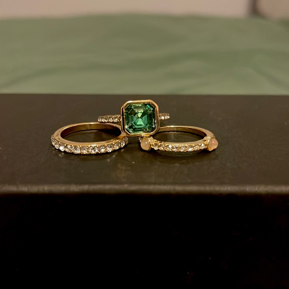 2 for $25!! Gorgeous Cushion Cut Deep Emerald Green Ring w/2 Accompanying Bands